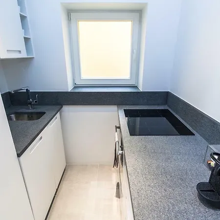 Lux 12 - Navratilova Apartman Prága